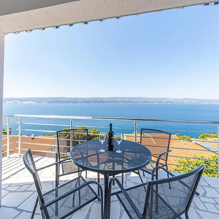2 Bedroom Lovely In דירה *