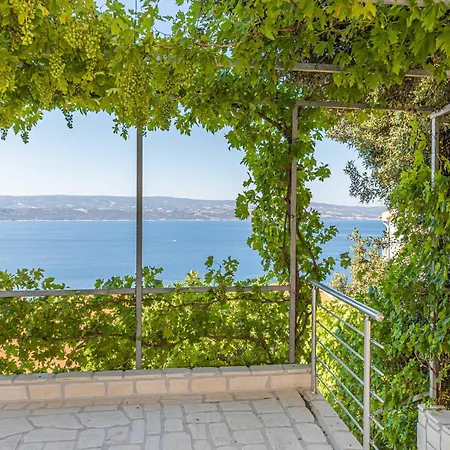 2 Bedroom Stunning In *