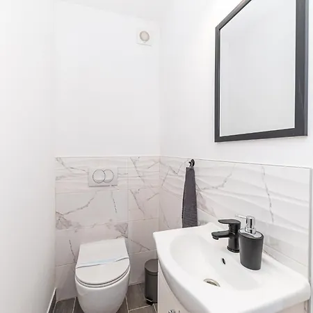 2 Bedroom Lovely In * Stanici