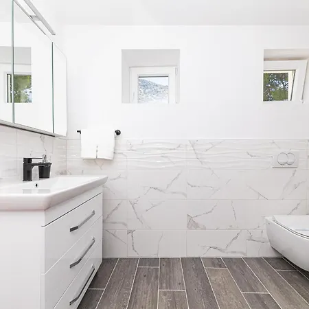 דירה 2 Bedroom Lovely In